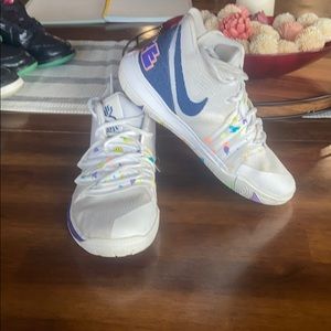 Kyrie 5 have a Nike day